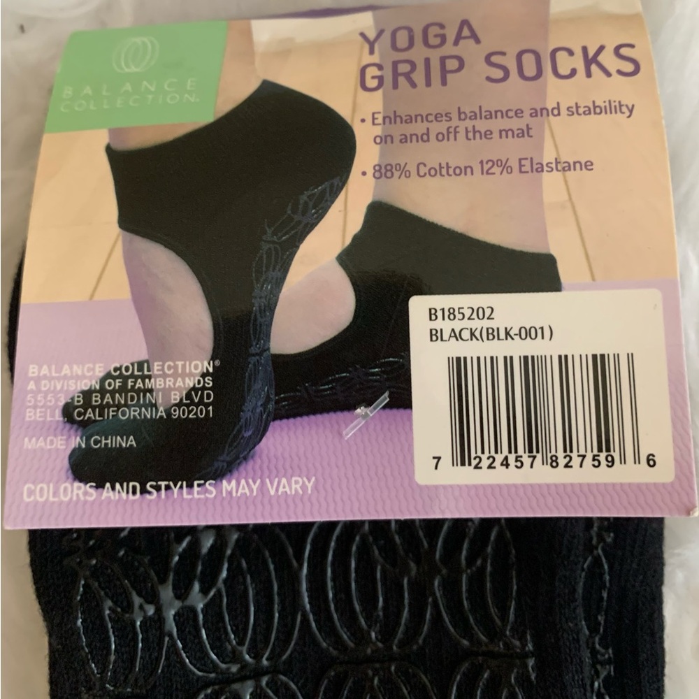 YOGA grip socks for Ladies 88% poly in black One size NWT
